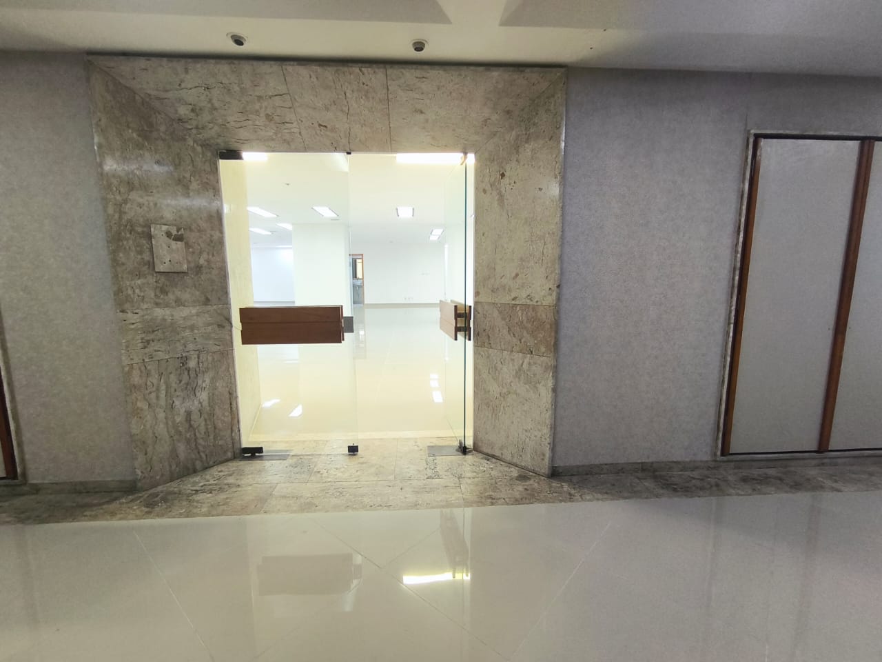Sala Comercial à Venda no Centro do RJ – Andar Inteiro